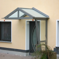 Kleines Vordach aus Aluminium