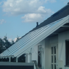 Vordach aus Aluminium