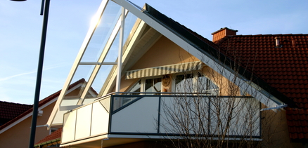Terrassendach über einem Balkon